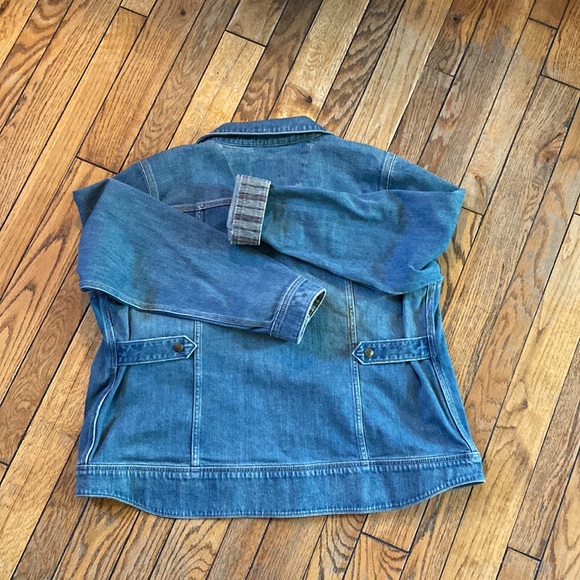 SOLD!! NWOT Women’s Carhartt Rugged Flex Denim Jacket - Picture 6 of 6